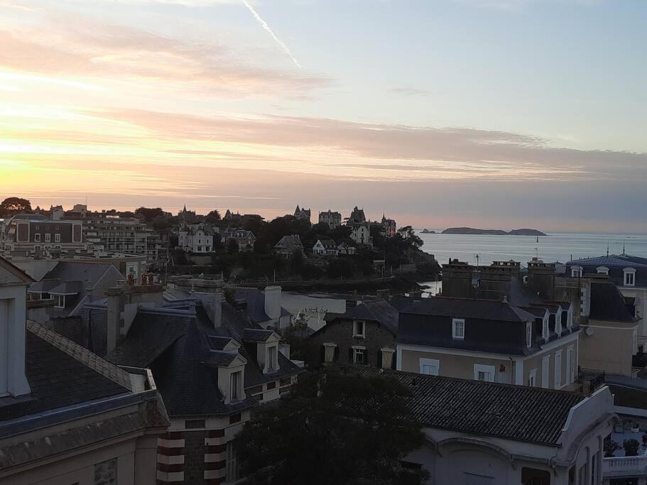 Le Jacaranda-A 2 Min De La Plage, Hyper Centre De Dinard, Vue Mer De La Fenetre 外观 照片
