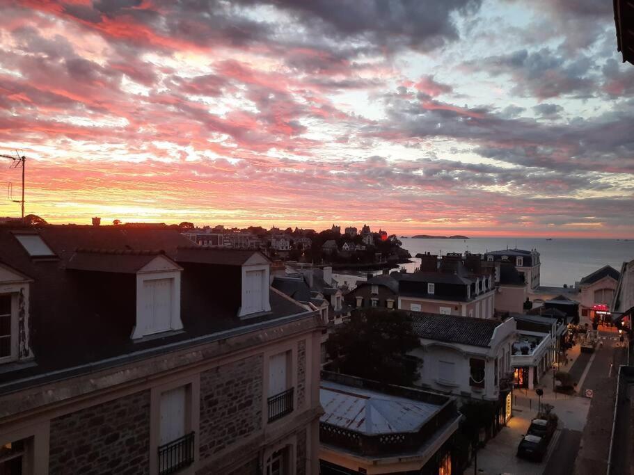 Le Jacaranda-A 2 Min De La Plage, Hyper Centre De Dinard, Vue Mer De La Fenetre 外观 照片